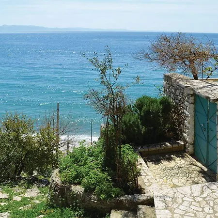 Apartment 28 Qeparo