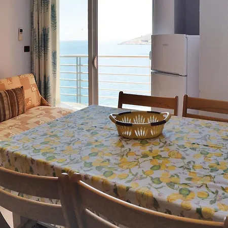 Apartment 28 Qeparo